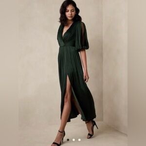 Banana Republic Pleated Maxi
Gorgeous Deep Green Color
NWT Size:8